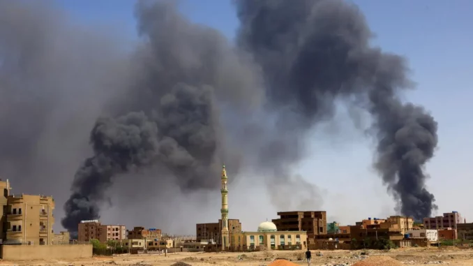202305afr_sudan_khartoum_aerial_bombardment